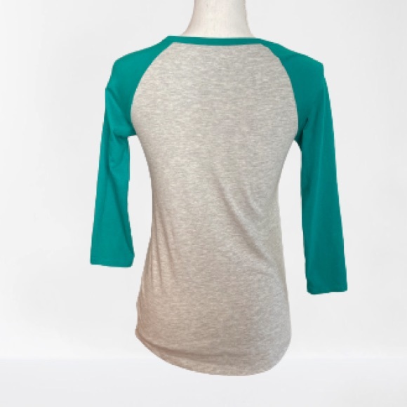 Gray T-shirt size S, “Resting Grinch Face” baseball style top - Picture 2 of 2